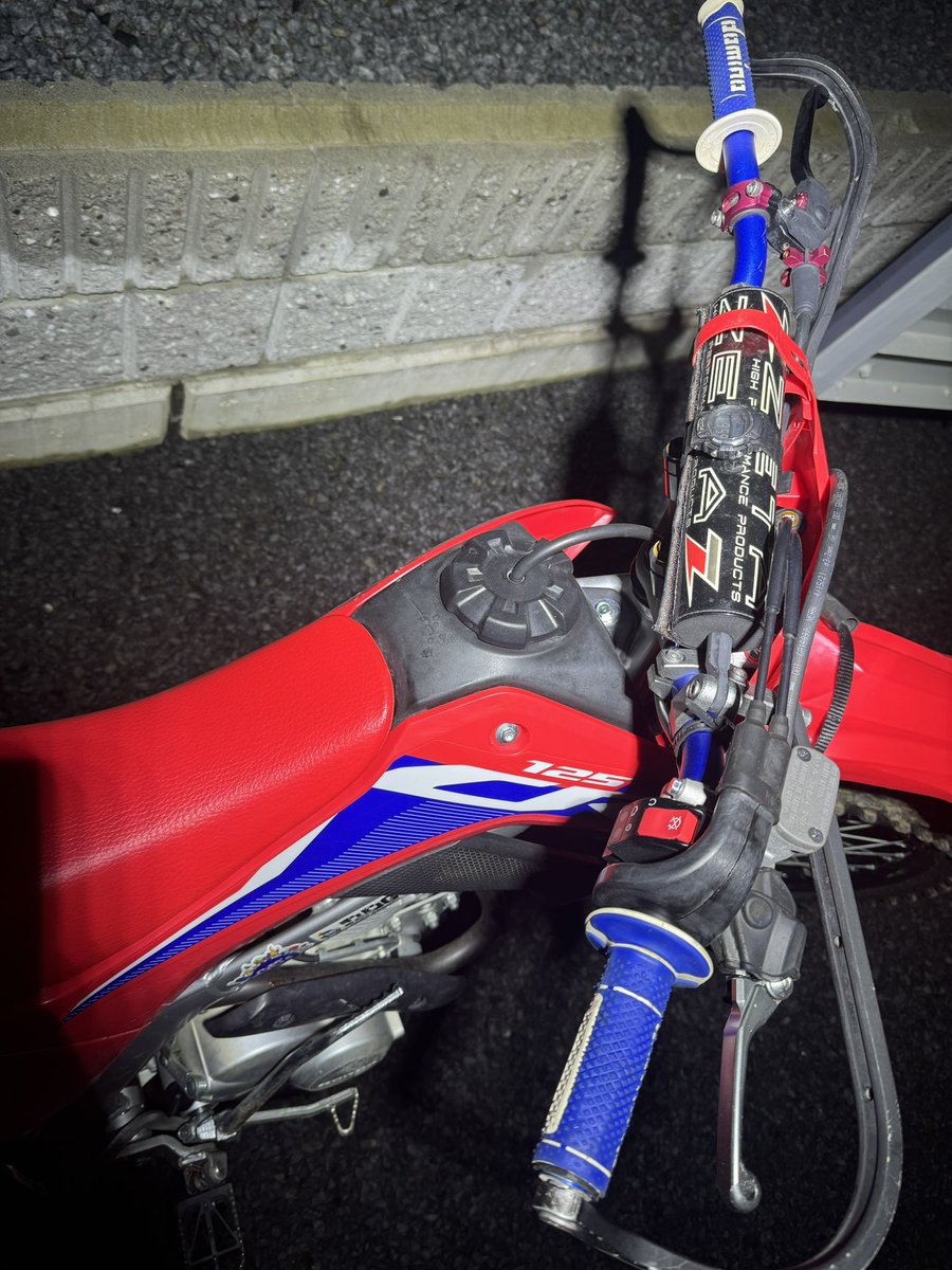 slugger_h's tweet photo. ブレーキレバー
クラッチレバー（本体ごと）
軽くしてます。

純正部品もあります。
・新品純正外装セット２つ
（2020年式と2021年式）
色で言うと、白と赤になります。
サービスマニュアル等もございます。

ワンオーナーになります。

気になる方はDM宜しくお願い致します🙇‍♂️ https://t.co/qjUOlVwjGQ
