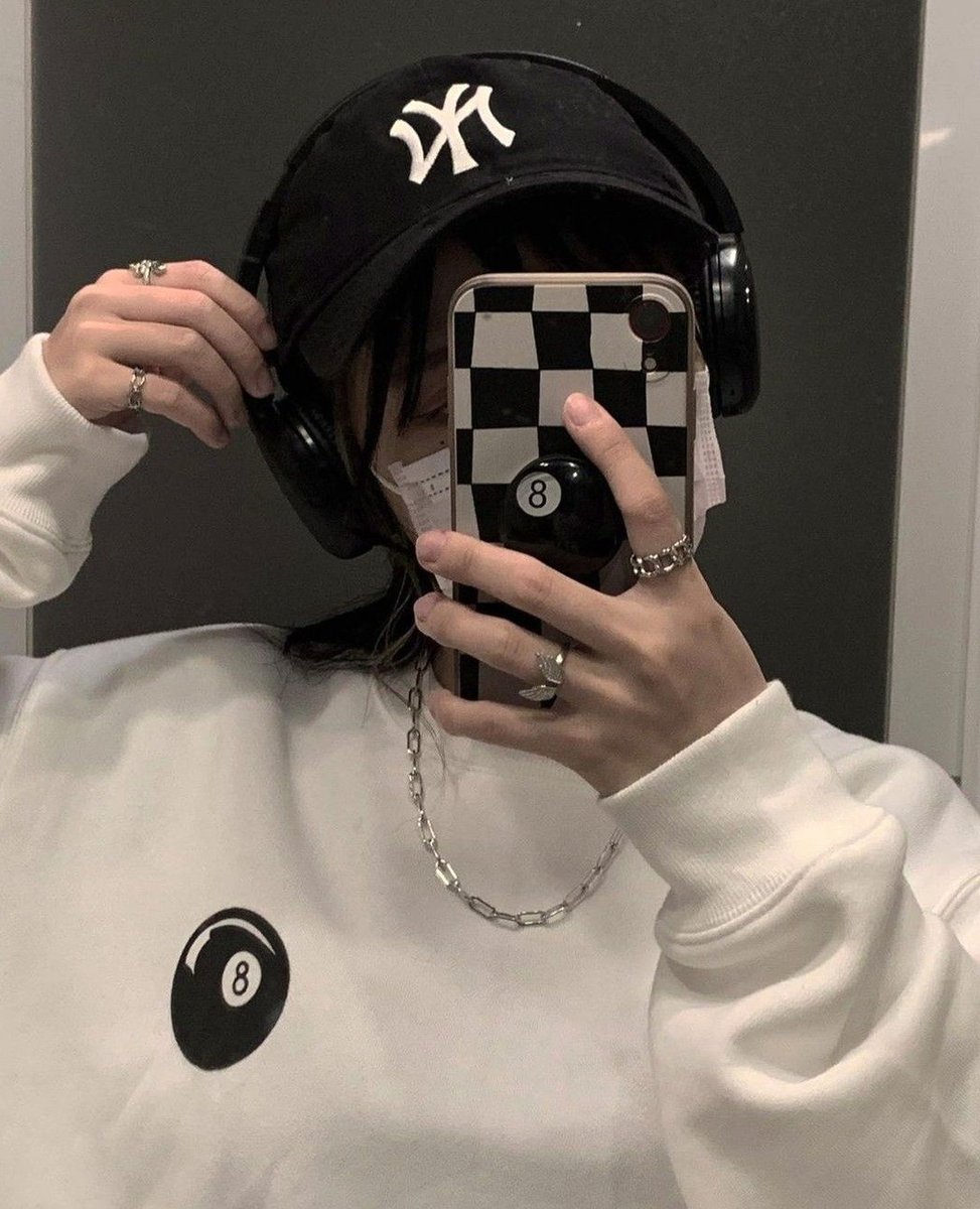 BarmaoK's tweet photo. おいいい､うちはめらちゃんのグッズを買いに行かなきゃいけないんだ！！！仕事場の話長すぎて無理、どんだけ話してんのや！ https://t.co/VOgPgIOybh