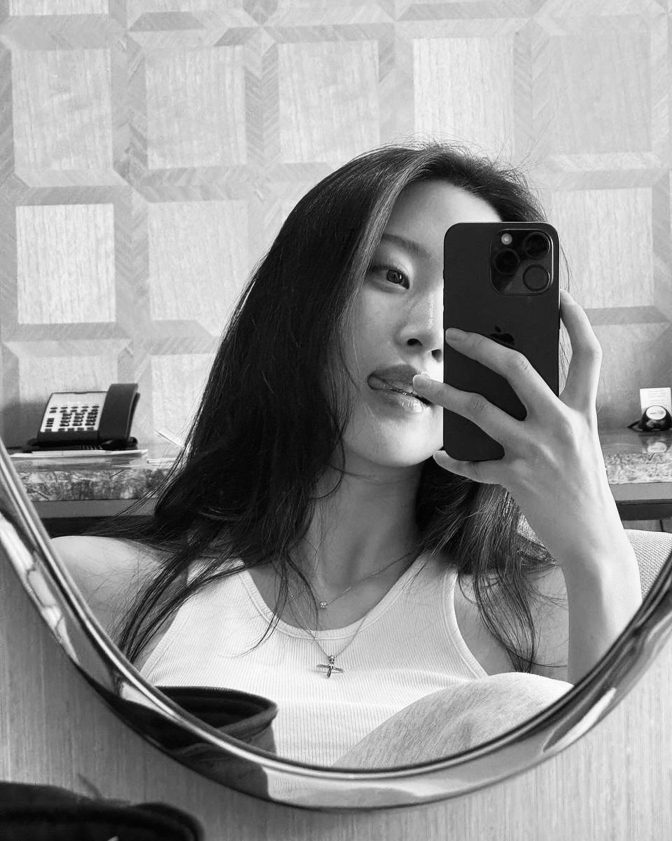 Anqliec's tweet photo. Watching my body progress after small session of workout is so addicting. May everyone’s have a great day, xo. https://t.co/uwtzFoBDi9