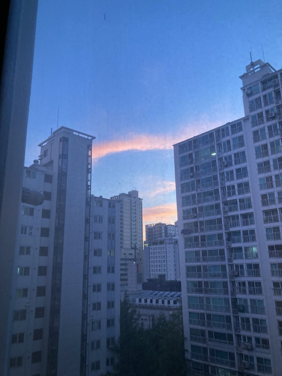moruei2222's tweet photo. 이런거....? 나 생각보다 여행 많이 갔구나 https://t.co/Gz7z9nvvPE