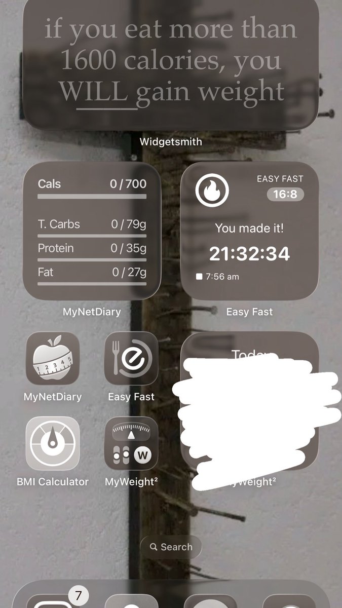 cryptcrawla's tweet photo. i was on facetime with my boyfriend and i was screen sharing so he requested to take control and i accepted like a dumbass while 2/3 of my home screen looks like this... the heart attack bye i unshared so fast https://t.co/84cwBmBeiP