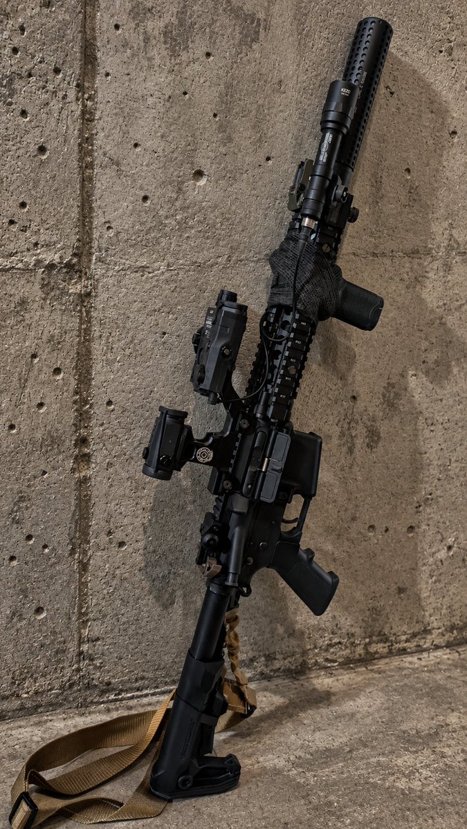 Miilspec's tweet photo. 私の自慢のMk18とM45A1。背景だけAI。 https://t.co/ZL0xBDMwjg