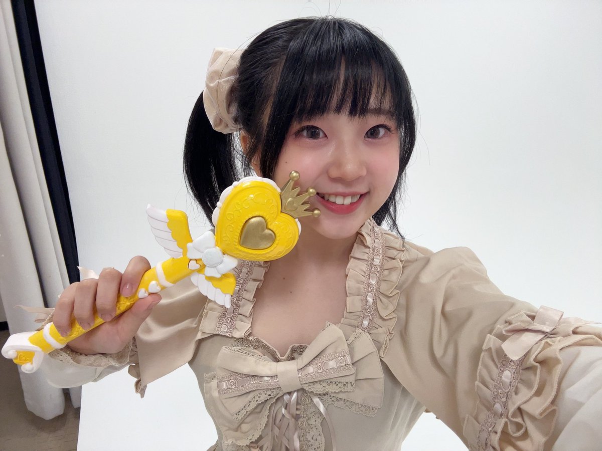 sora_yafune's tweet photo. #魔法少女辞めます　#劇団ありがた屋

🎫 https://t.co/BlhDmJHXtN🎪

本公演には当日になって共演者様のお写真を
「やっぱ全員下さい！」って購入しようとする変な人(矢船)がいるので、事前物販オススメですよ🌼

デコチェキありのコンプリートBOXは来週10月5日まで💛

🛍️https://t.co/2u23Xr3HGe📸 https://t.co/8kpCxfyu8j