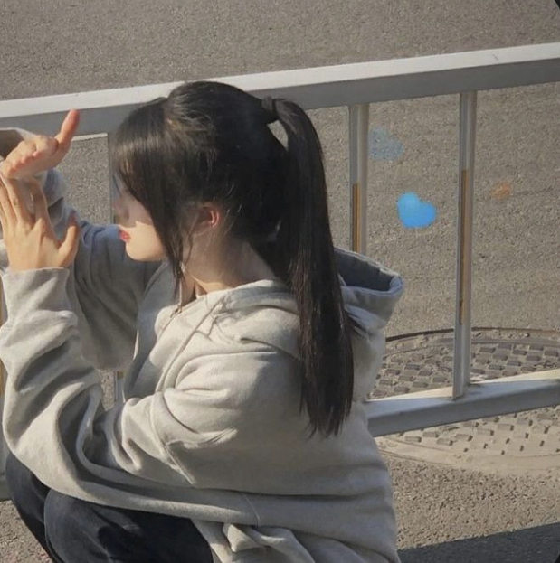 ClarinhClarinha's tweet photo. 「経験があること」と「経験が届くこと」は、別の話かもしれない。
エダコDXさんのポッドキャストをきっかけに、LinkedIn、Facebook、note、Xのプロフィールを全部見直しました。
同じ自分でも、場によって光を当てる場所は変えていい。その一方で、芯まで変える必要はない。 https://t.co/hE9bbMG11o