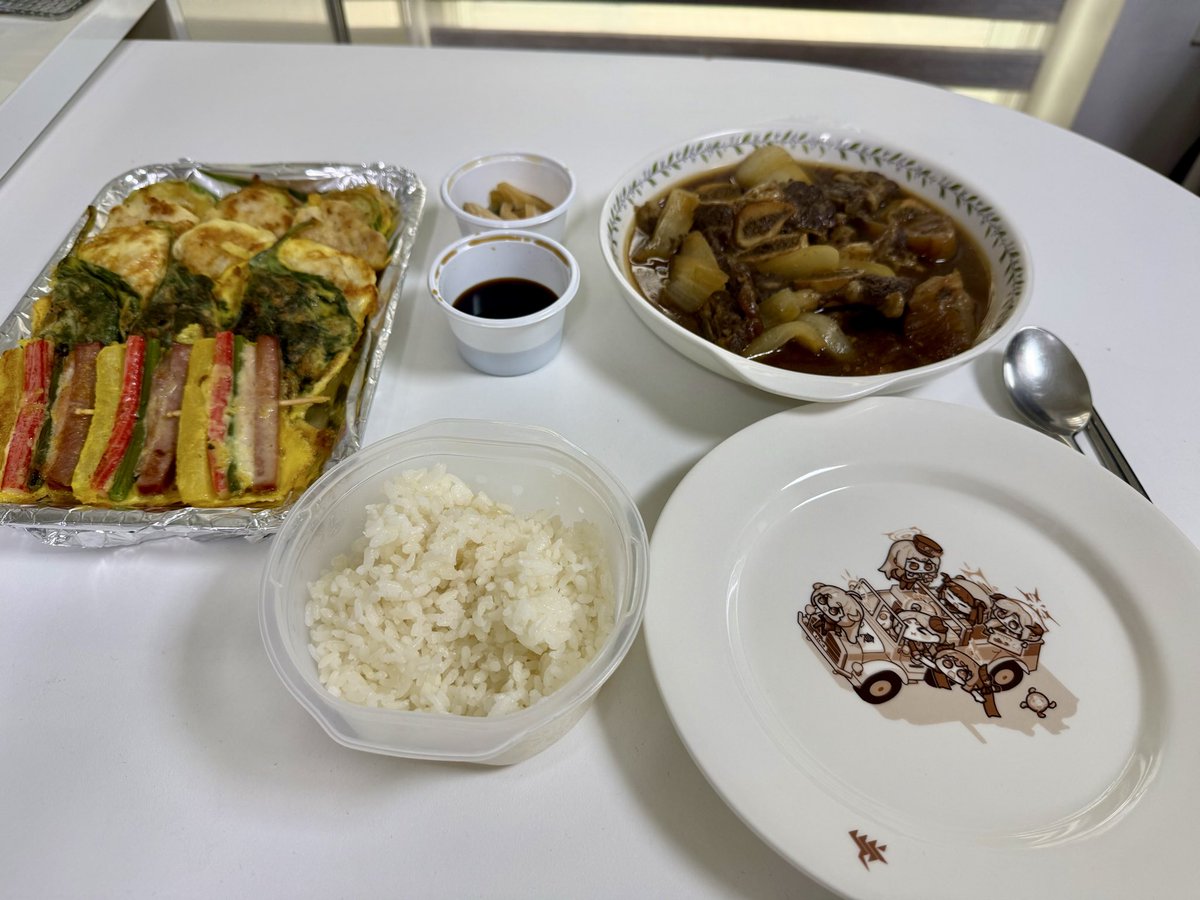 Yeonukt's tweet photo. 역시 자취인의 추석이란 이런것 아닐까요

#추석 https://t.co/s5prfxvg5i