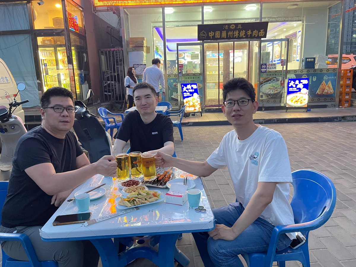 RandallHocjyml's tweet photo. Finally gathered with my old crew after 2 years! Laughter, bad karaoke, and way too much takeout—best kind of weekend. https://t.co/jDZGFjRKZG