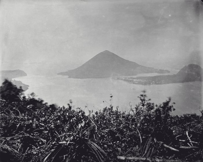 BazarinaS75320's tweet photo. Banda Neira dalam dokumentasi foto jadul karya photographer C. Deitrich tahun 1875-1880 yang tersimpan di museum Rijksmuseum
Ada juga koleksi di Wikimedia Commob

Banda Neira indah sejak dahulu https://t.co/NvDEpv1ord