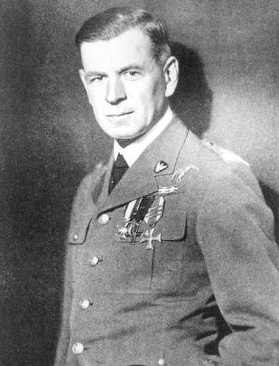 TurkishArc's tweet photo. His father served as an officer in the Turkish Army. He grew up a Turkish citizen, flew over Gallipoli for the Ottomans, and was wounded twice. 

Then he went home and served as head of the Polish Air Force for 13 years. 

Ludomił Rayski in Turkish uniform, 1916. https://t.co/mAjzXfwaWZ