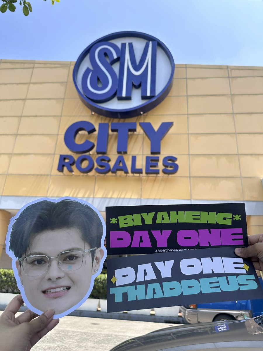 TeamThadOFC's tweet photo. We are now here at SM CITY ROSALES to support THADDEUS &amp; @DAYONEOfficial_! 💙

DAYONE SM ROSALES STORIES
#DAYONEFindTheirStories #DAYONEOfficial #DAYONE_THADDEUS https://t.co/CfXz4S56Dv