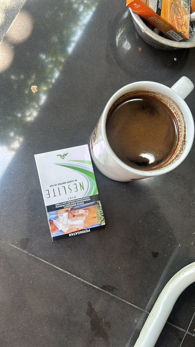 kresnapc's tweet photo. ngopi sek, terus lanjut melawan dunia https://t.co/I2scnPnDt1