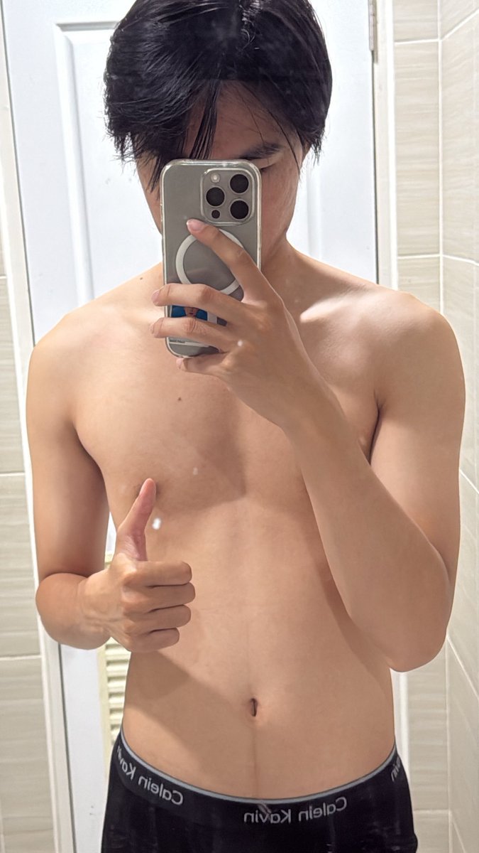 alex__cmk's tweet photo. อกมันขึ้นยากจังวะ ไม่เห็นเหมือนจู๋เลยแค่กอดก็ขึ้นละ https://t.co/38PABYFLbk