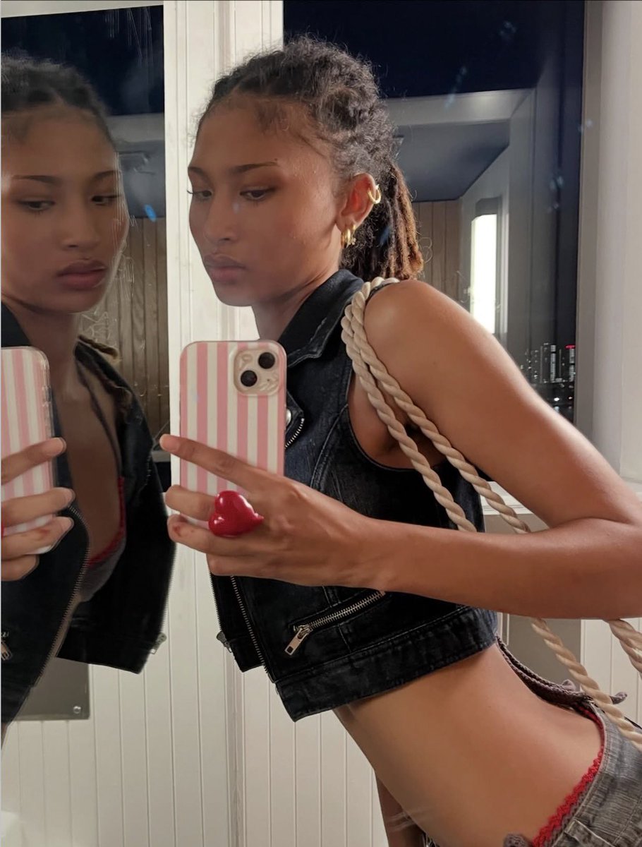 cicireon's tweet photo. i’m sexy so he nervous https://t.co/MJmCFvho4V