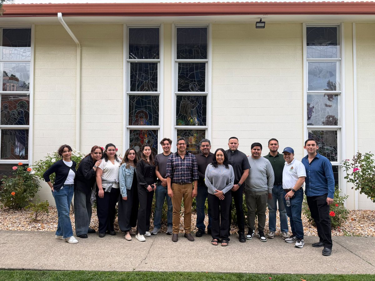 ConsulmexSFO's tweet photo. .@ConsulmexSFO llevó hoy servicios de documentación a #Cloverdale, de importante presencia mexicana en la industria vitivinícola 🍷🍇🇲🇽🇺🇸
Gracias la parroquia de San Pedro por acoger este Consulado Móvil en apoyo a nuestra comunidad. https://t.co/I58l4O6PId