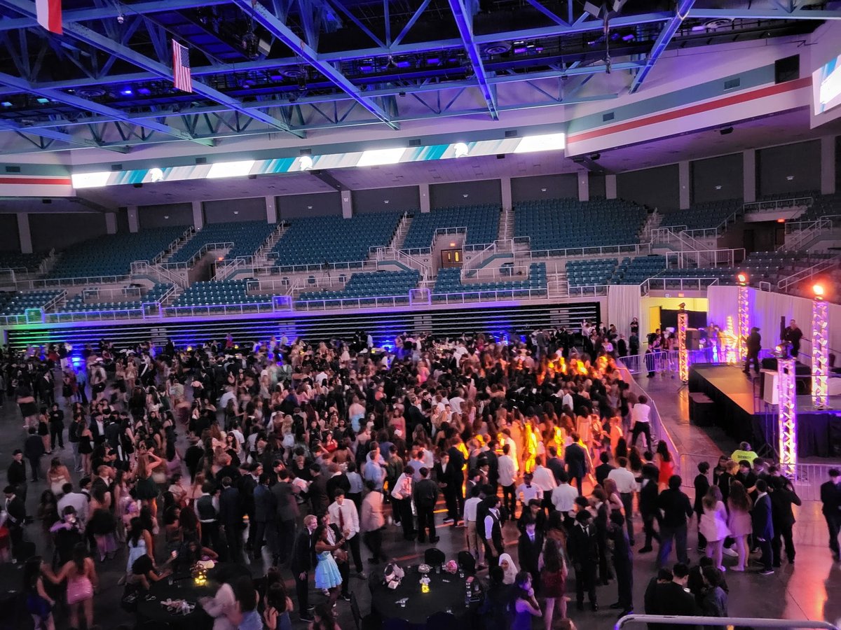 MerrellCenter's tweet photo. We have another great crowd tonight for Seven Lakes Homecoming! https://t.co/HKcuSYSWaJ