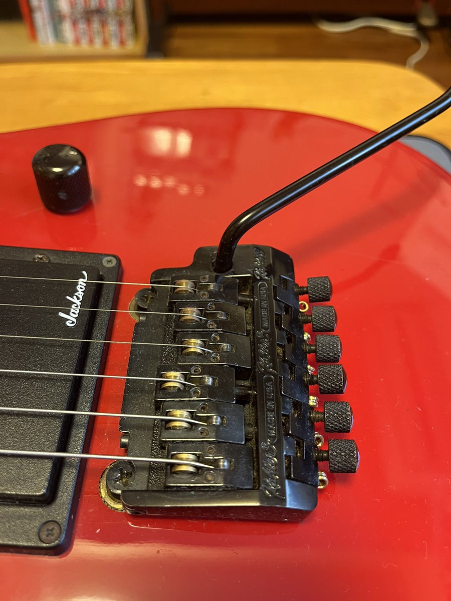 hiroani462030's tweet photo. 生憎の天気なのでアニソン聴きながらリハビリギターの弦交換🎸人生初ケーラー🥺コレを機会に色々イジってみる☺️ https://t.co/LTvIVbJrcD