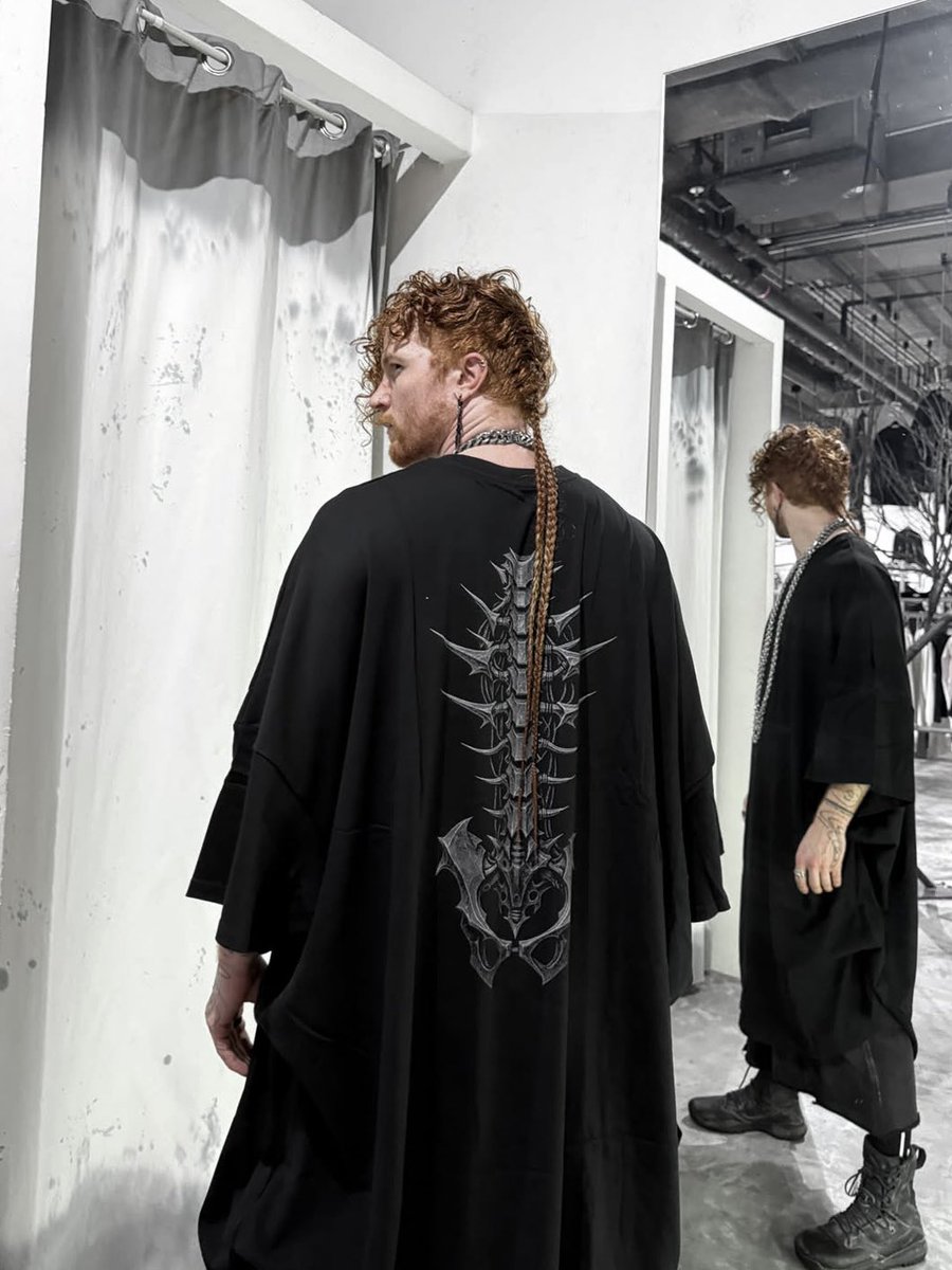 DARKWAVE_STORE's tweet photo. RUNCRYWOLF at DARK WAVE.

In Singapore for his performance at Esplanade, @RunCRYWolf stopped by the store to pull together a look from the undercurrent.

Wearing DEPRESSION / JULIUS 

Welcome to the Undercurrent. 🖤

#DARKWAVE #RunCRYWolf #DEPRESSION #JULIUS https://t.co/nrrBFvJbZf