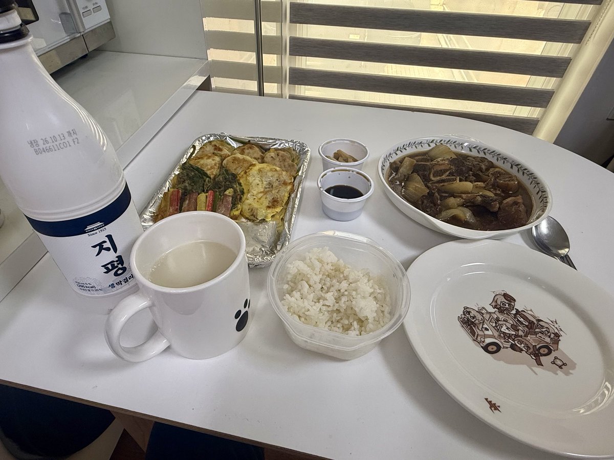 Yeonukt's tweet photo. 역시 자취인의 추석이란 이런것 아닐까요

#추석 https://t.co/s5prfxvg5i