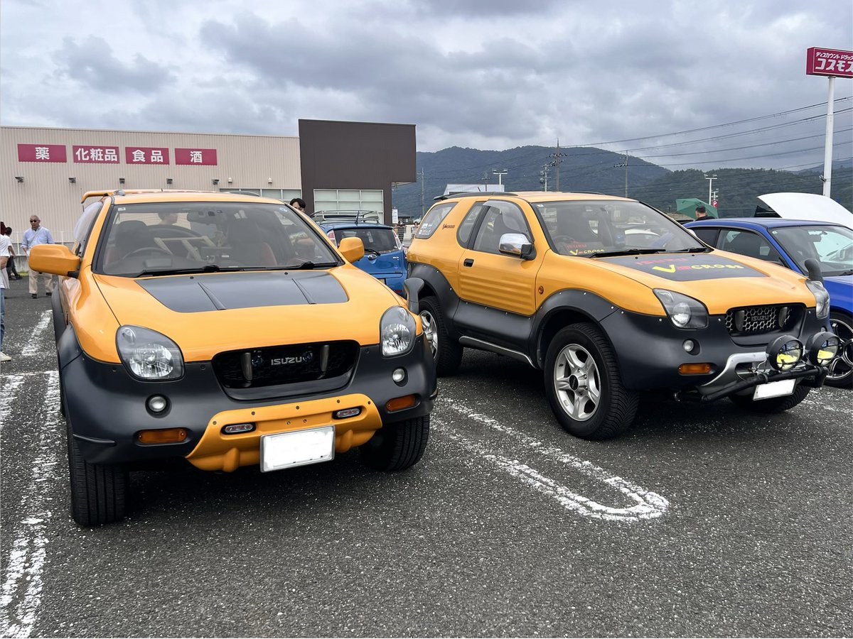 BMW528iz's tweet photo. 滋賀県長浜市
北近江リゾート

クラシックカーフェスティバル＆
いすゞ＋スバルミーティング 2026

天気は何とか降らずに持ち堪えました❗️ いすゞ＋スバル以外も来ていました😊。超レアなヴィークロスが並びました。似た色ですが、微妙に違う色でした。 https://t.co/I6BX6LeVLR