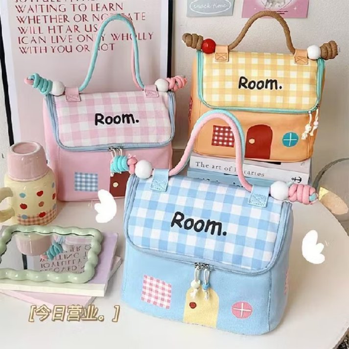 auelia_'s tweet photo. SETELAH NYELAM SHOPEE, I FOUND SOMETHING 👀

Nih buat yang belom punya tas make up, dan make up nya masih berantakan sini aku rekomendasiin pouch/tas make up. Udah tahan air, bahannya sintetis berkualitas tinggi, pilihan warna banyak and cakeup.

🔗 https://t.co/j9Gfgh2SzZ https://t.co/r8zR37Mo7m