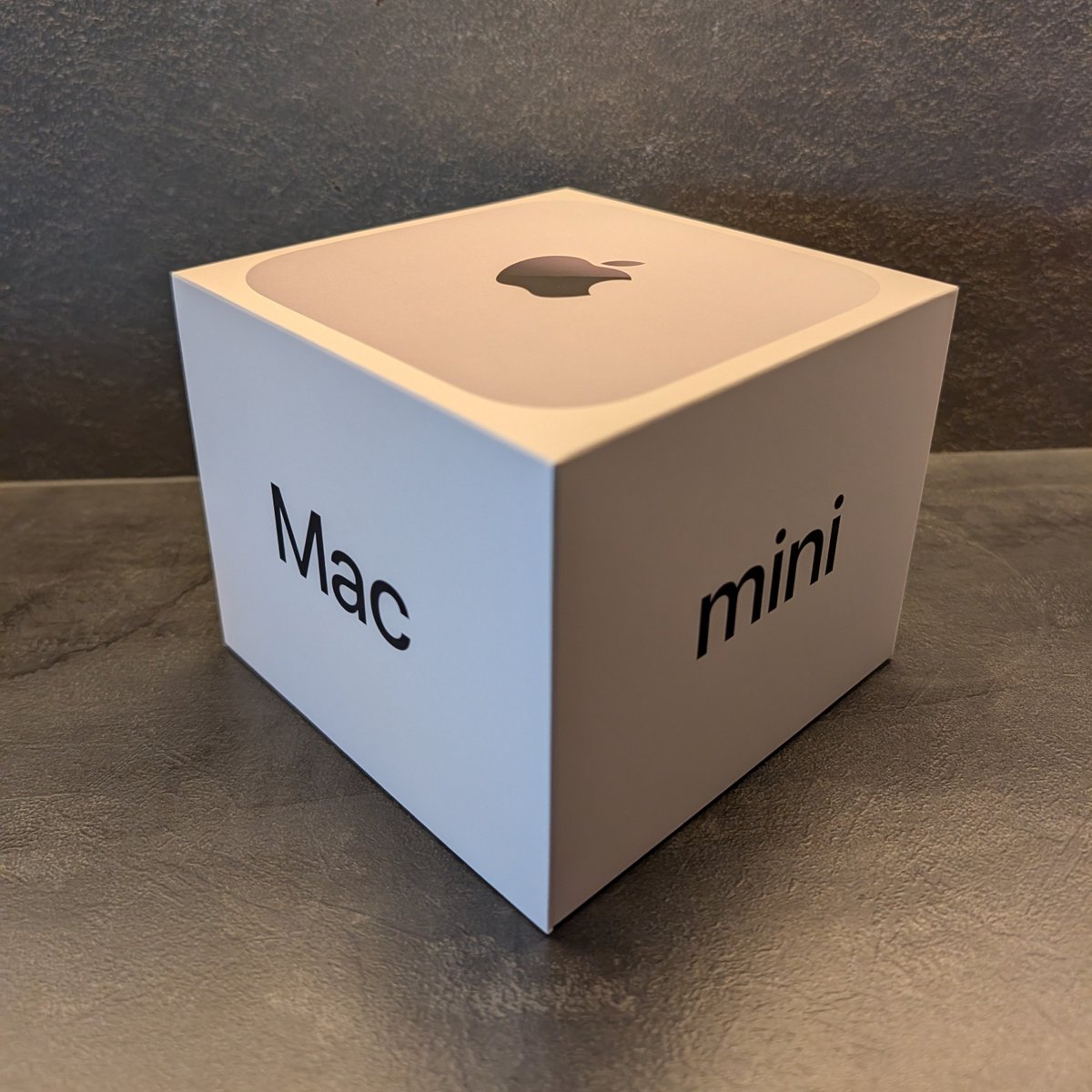 mahiro's tweet photo. Mac Mini (M6) に働いていただきましょう https://t.co/Le0B9mpztu