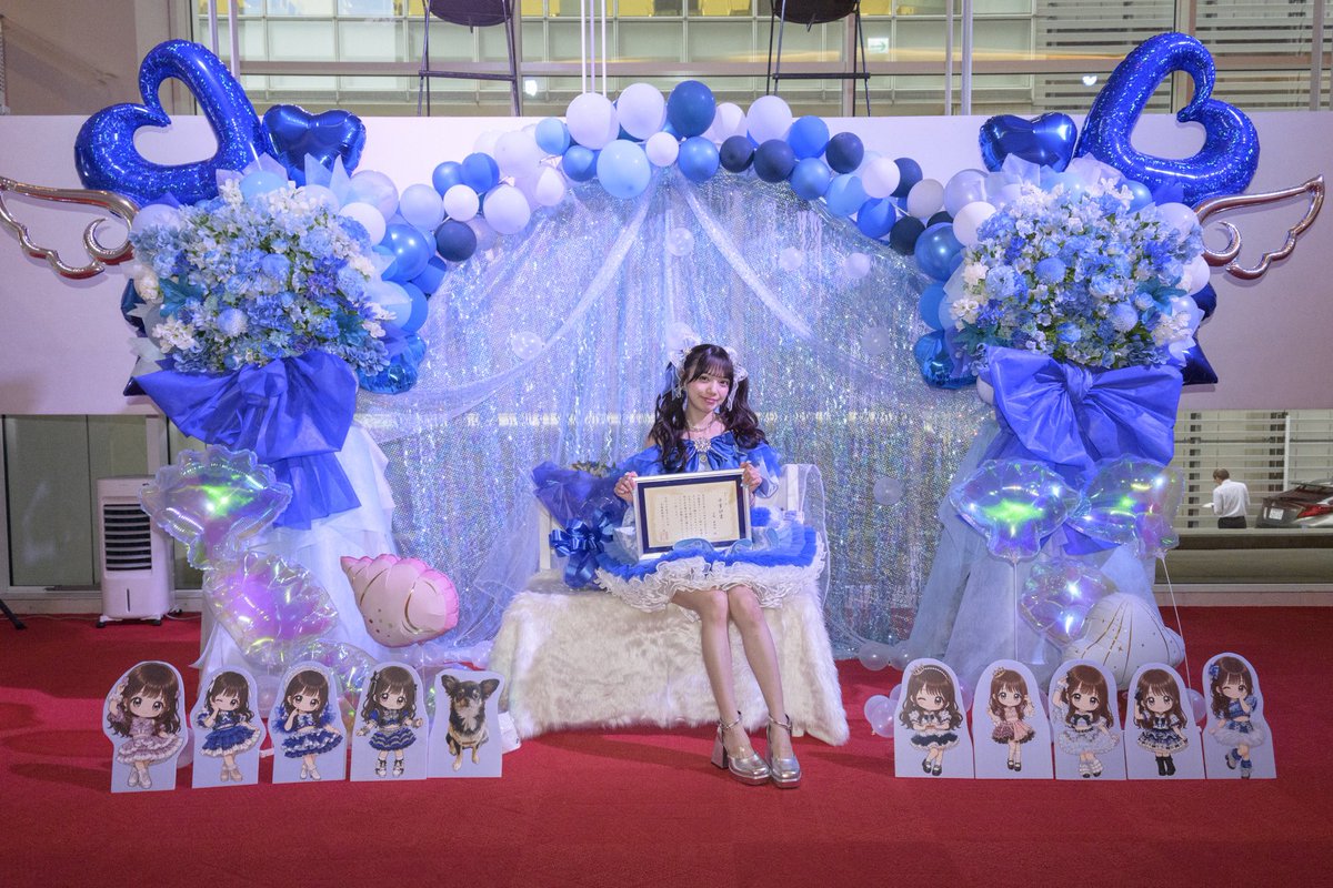 arisa_idp0312's tweet photo. 2026.9.26
アイドル卒業しました💙🪽

15年間、人生の半分、アイドルというただそのひとつだけの夢の道を歩かせてもらった私の毎日は、誰よりも贅沢で誰よりも幸せで誰よりもキラキラなアイドル人生だったと思います。
沢山の出会いや別れを経験し、その度にまたひとつ成長し、沢山の想いを感じ、受け取り、ひとつひとつを大切にできるようになった今の私は、これまでの私にはなかったくらいアイドルとしての自信があって、それくらい皆さんにとって眩しい存在であれたら、と日々思っていました。

私の存在が、誰かの幸せで在れますように。
これからも皆さんの人生にとっての"アイドル"という特別な存在でいられますように。
吉橋亜理砂というアイドルに、人間に、出会えてよかったと、これからの日常でふと思い出してもらえますように。

15年間、幸せなアイドル人生をありがとうございました💎

そして、
これからの人生も幸せに過ごしましょう。

2026.9.26 
ideal peco ブルー担当　吉橋亜理砂

#ひろまれありえるの輪
#アイペコ #idealpeco