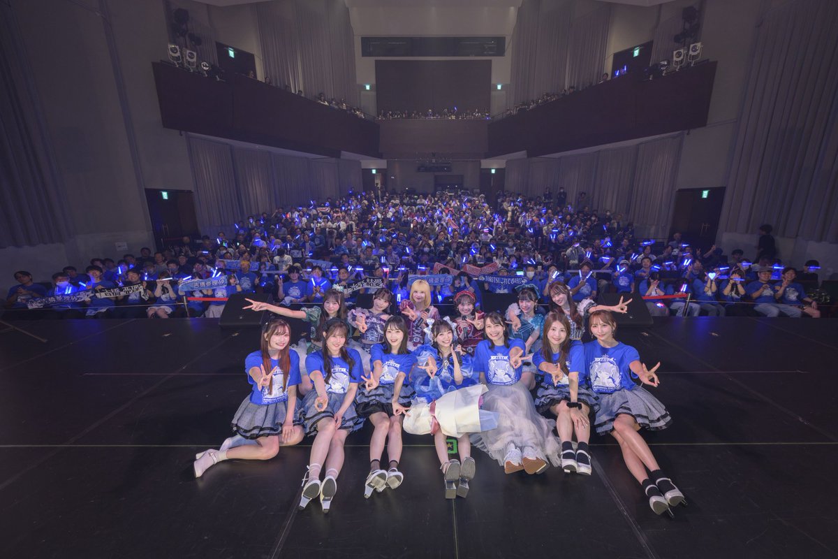 arisa_idp0312's tweet photo. 2026.9.26
アイドル卒業しました💙🪽

15年間、人生の半分、アイドルというただそのひとつだけの夢の道を歩かせてもらった私の毎日は、誰よりも贅沢で誰よりも幸せで誰よりもキラキラなアイドル人生だったと思います。
沢山の出会いや別れを経験し、その度にまたひとつ成長し、沢山の想いを感じ、受け取り、ひとつひとつを大切にできるようになった今の私は、これまでの私にはなかったくらいアイドルとしての自信があって、それくらい皆さんにとって眩しい存在であれたら、と日々思っていました。

私の存在が、誰かの幸せで在れますように。
これからも皆さんの人生にとっての"アイドル"という特別な存在でいられますように。
吉橋亜理砂というアイドルに、人間に、出会えてよかったと、これからの日常でふと思い出してもらえますように。

15年間、幸せなアイドル人生をありがとうございました💎

そして、
これからの人生も幸せに過ごしましょう。

2026.9.26 
ideal peco ブルー担当　吉橋亜理砂

#ひろまれありえるの輪
#アイペコ #idealpeco