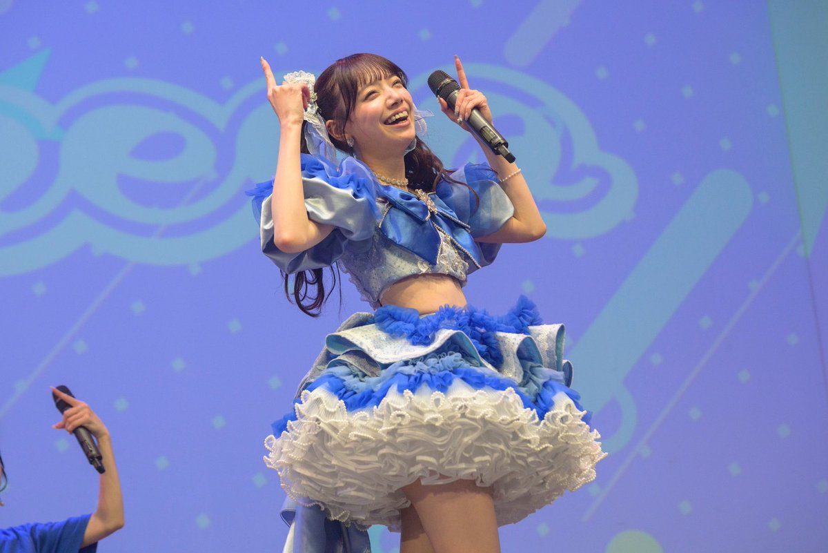 arisa_idp0312's tweet photo. 2026.9.26
アイドル卒業しました💙🪽

15年間、人生の半分、アイドルというただそのひとつだけの夢の道を歩かせてもらった私の毎日は、誰よりも贅沢で誰よりも幸せで誰よりもキラキラなアイドル人生だったと思います。
沢山の出会いや別れを経験し、その度にまたひとつ成長し、沢山の想いを感じ、受け取り、ひとつひとつを大切にできるようになった今の私は、これまでの私にはなかったくらいアイドルとしての自信があって、それくらい皆さんにとって眩しい存在であれたら、と日々思っていました。

私の存在が、誰かの幸せで在れますように。
これからも皆さんの人生にとっての"アイドル"という特別な存在でいられますように。
吉橋亜理砂というアイドルに、人間に、出会えてよかったと、これからの日常でふと思い出してもらえますように。

15年間、幸せなアイドル人生をありがとうございました💎

そして、
これからの人生も幸せに過ごしましょう。

2026.9.26 
ideal peco ブルー担当　吉橋亜理砂

#ひろまれありえるの輪
#アイペコ #idealpeco