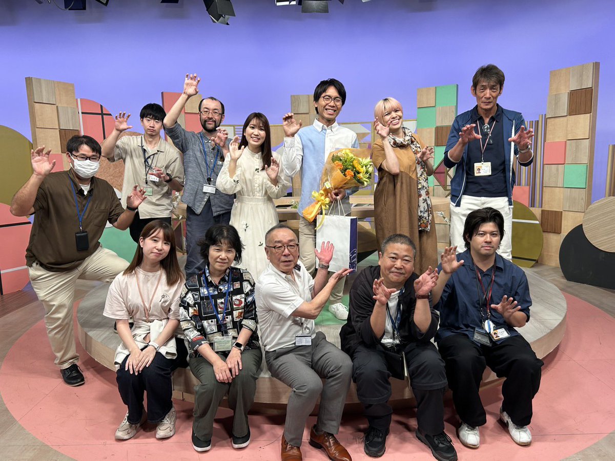 kankan551515's tweet photo. 本日のアンコール放送をもちまして、『盤上のボルダリング』半年間の講座が終了しました。ご覧いただいた皆さま、本当にありがとうございました☺️

囲碁とボルダリングという、これまでにないテーマ。最初はうまくお伝えできるか不安もありましたが、いつも自然体で笑顔が素敵なあやちゃん先生、明るくどんな話題にも応えてくれるコモクちゃん、そして温かく支えてくださったスタッフの皆さんのおかげで、楽しく走り切ることができました✨
あやちゃん先生、コモクちゃんとの3人の絡みが毎回楽しかった！😆

10月からは、横塚八段とあやちゃん先生の新コンビによる『リッキーの事件簿』が始まります！ 引き続き『囲碁フォーカス』を楽しんでいただけたら嬉しいです。

半年間、本当にありがとうございました！
#囲碁フォーカス　#盤上のボルダリング