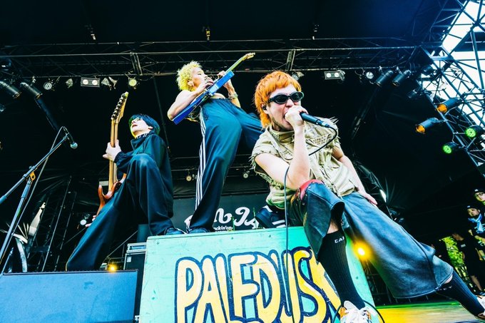 VotesPop43131's tweet photo. 【1CHANCE FESTIVAL 2026】出演アーティスト

＼ Paledusk ／
📅 9.27(日)
1CHANCE FESTIVAL 2026のPaledusk！カオスで圧倒的な重低音と超絶サウンドで会場中を大熱狂させた最高にクレイジーなステージでした！

👀視聴方法はこちら
🔗https://t.co/UK0WeKFYoO

#Paledusk #WANIMA #ワンチャンフェス https://t.co/nSVrmxmwpz