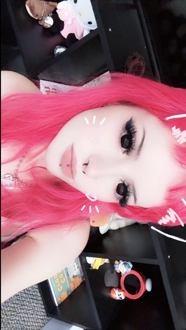 Pixie666331's tweet photo. Day two for moots 🥰💗 
Send me a msg or leave a comment and I will follow you back! 
.
🎀22yrs, she/her🎀
💗gaming💗
🌸music🌸
🎀makeup🎀
👻anime👻
😈art😈
.
#moothunt〃・ #dmsopen #egirl #moots https://t.co/t9ykkhMCww