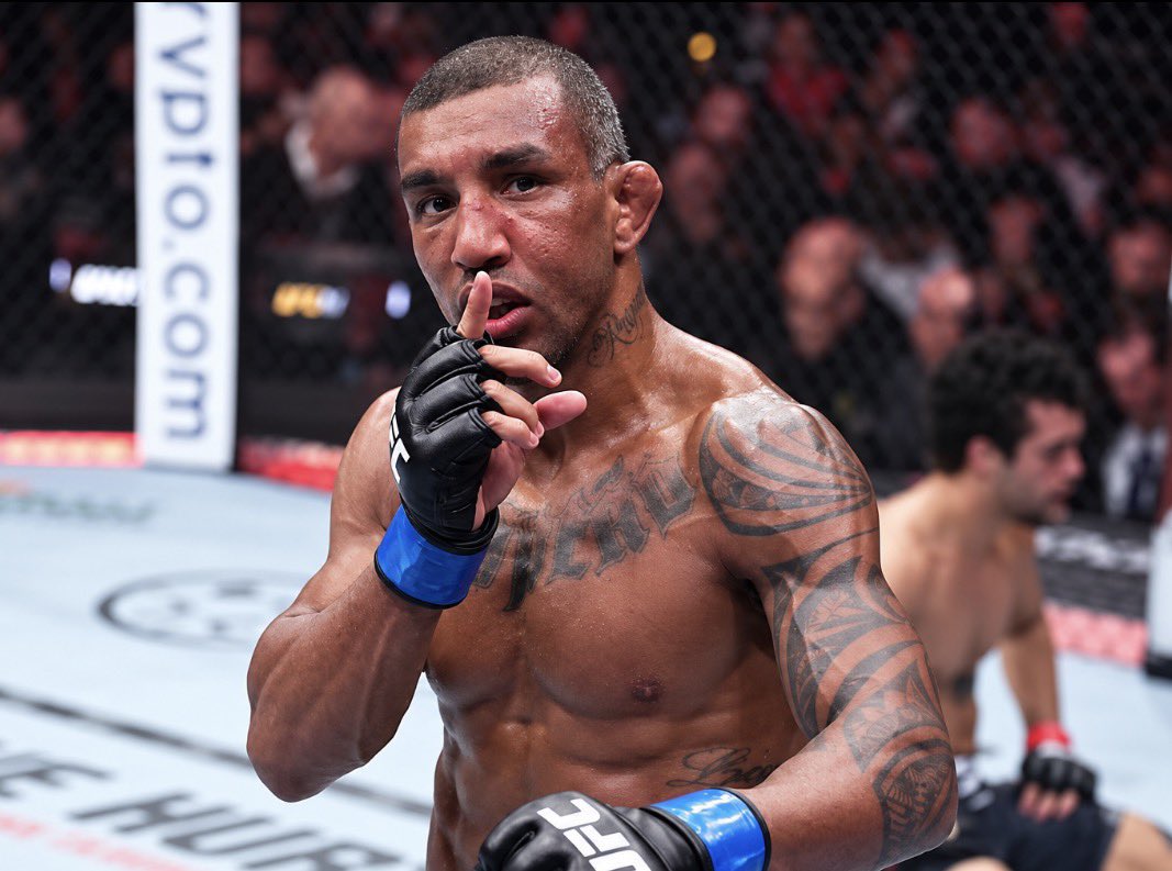 intrnxt's tweet photo. Raoni Barcelos is awake and able to speak and move his fingers and toes

He is undergoing a CT scan at a nearby hospital. 🙏 #UFCVegas121 https://t.co/hxftLDgVIR