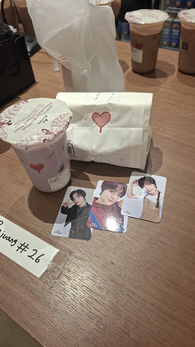 Marklee_0217's tweet photo. baru cobain 2 rasa varian taroo💜
taro matcha 10000000/10 karna aku pecinta rumpyutt😍
taro milk 100/10 aplg kalau less jd ga kemanisan

next cobain taro milk tea nyaa
mau cobain varian taro latte jg tp gabisa minum kopi hiks hiks🥲🥲 https://t.co/JgOeOjbhdu