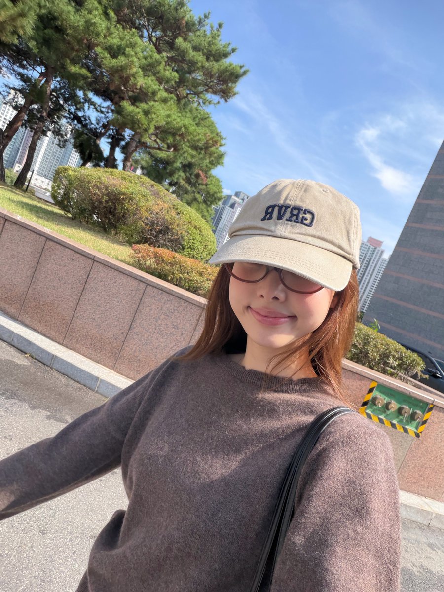 nynwicecart's tweet photo. nayeon sending selca on rabbit's day 🙂‍↕️🐰 https://t.co/QEua06Ctak