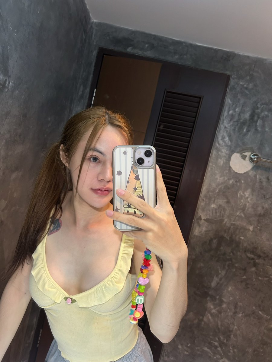 BunnyEngelmdt's tweet photo. 👩🏼🪞✨💛♡#cnx #เชียงใหม่ #สาวสอง https://t.co/jwwztaXdT2