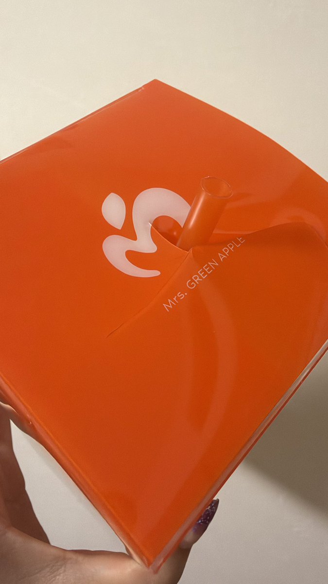 ma_mn_mga's tweet photo. イミュータブルの追加グッズ届いたんだけど、ダンボール開けたら、タンブラーのパッケージをストローが突き破ってる状態だった、、 https://t.co/cz9Ii8Sn0O