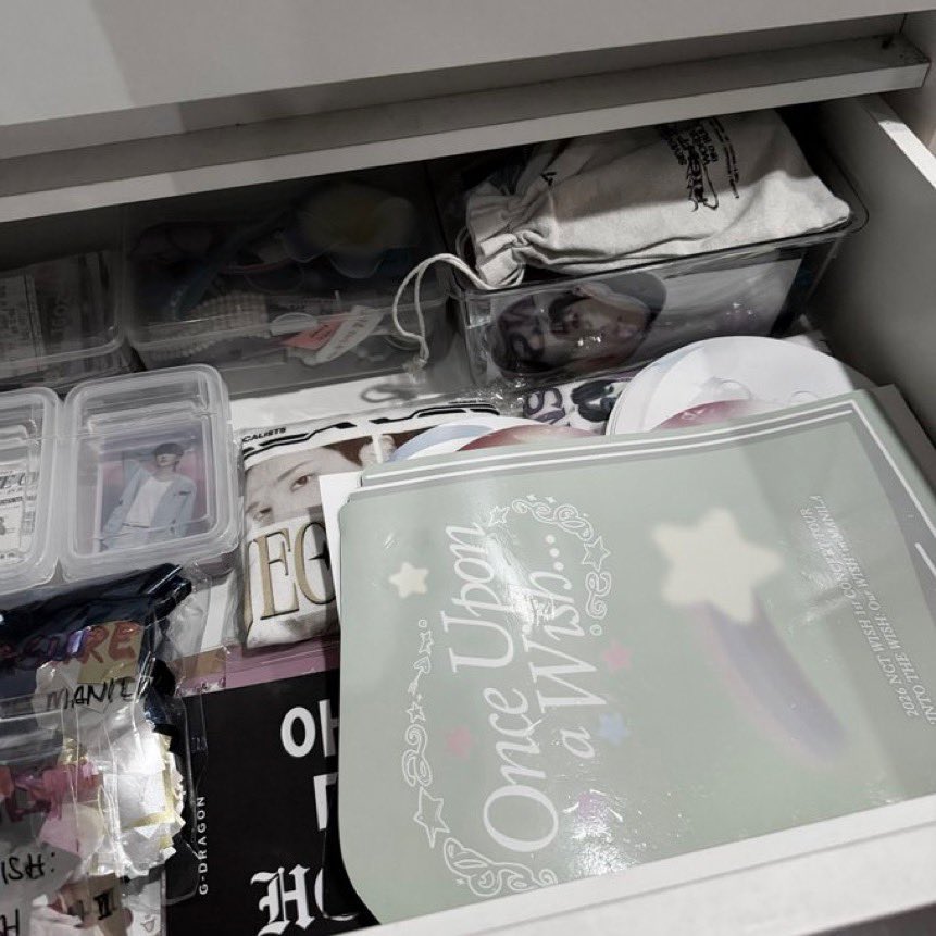 carxhyle's tweet photo. I’ve actually been thinking about buying one of those binders for banners that I keep seeing on tiktok. But honestly, this one works just fine for me. 😅🤠 https://t.co/mDnkms8zEr