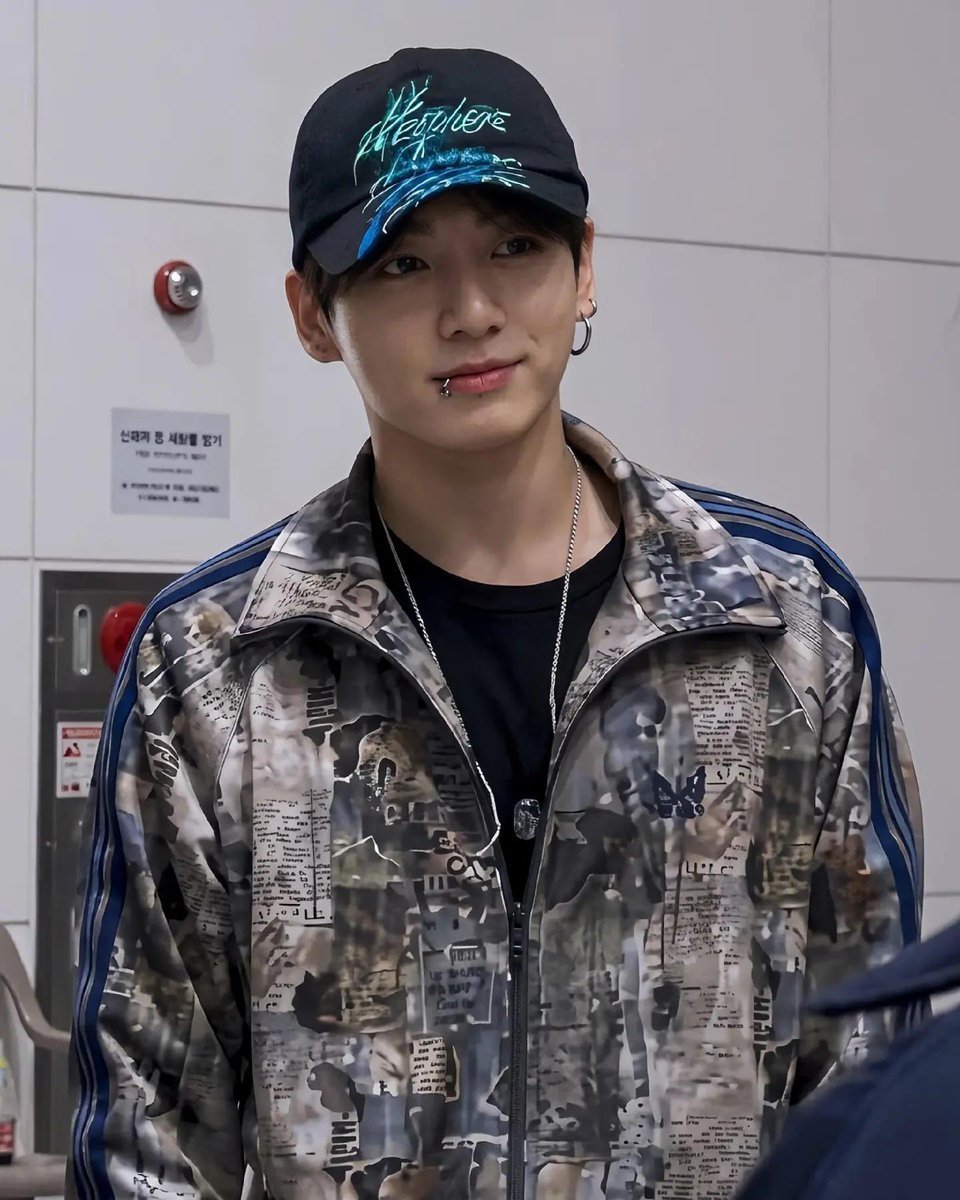 mniJeonKook3's tweet photo. I want to love you in every language you understand! https://t.co/U9iPABF1ST