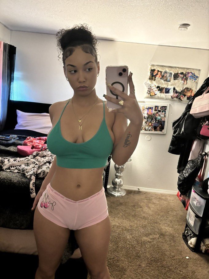 nay8943's tweet photo. Anyone at Htx looking to spend the night? I promise i am only gonna drain your balls🍌💦🤭
#htx #htxmeet #htxfreak #houstonmeet #houstonfreak #houston #viral https://t.co/DhTp0TBMvf