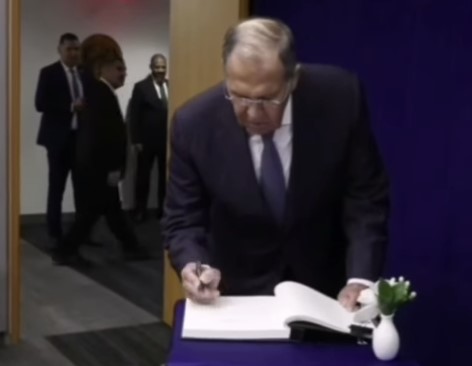 angel_nowar's tweet photo. CONSEGNATO UFFICIALMENTE
Lavrov ha consegnato, direttamente a Guterrez, un dossier completo, per smascherare la messa in scena di Bucha, una falsificazione, della quale furono incolpati i Russi.
Basandosi esclusivamente su fonti aperte è stato accertato che il dossier ⏬ https://t.co/43UF3NCpGx