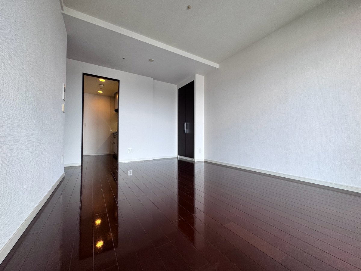 cocoroomEST's tweet photo. COCOROOM🏠大阪の賃貸屋です

【物件No.4】
✅中津駅徒歩5分
✅地上35階建タワーマンション
✅2LDK 54.5㎡
✅ディスポーザー・食洗機完備
✅ペット相談可
梅田近郊でタワマン暮らしを
叶えたい方にオススメのお部屋です♪
気になった写真もっと見たい方は
コメントで「梅田タワー」と記入ください📝 https://t.co/slnHuqNQzQ
