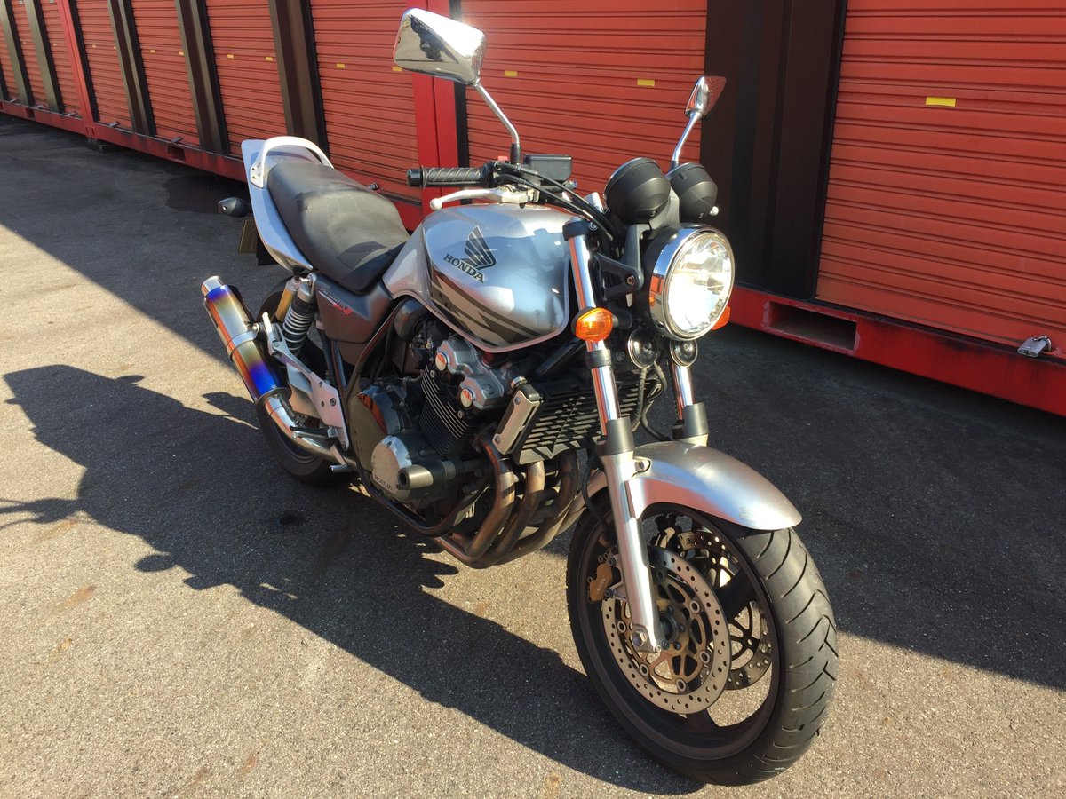 cvlrw7's tweet photo. バイク乗ってます。
ホンダが好きでCB400スーパーフォアSPEC3を買いました。
#バイク
#ホンダ
#CB400 https://t.co/fgAakSOBuR