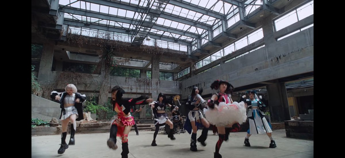 syoukakikan's tweet photo. #メゾクイscenario
①ともかちゃんのパニエが暴力過ぎてめっちゃかわいい！！
②拡声器でちゃんとやってくださいって指示出してるのおもろすぎる笑笑 https://t.co/bNtGQzlvC0