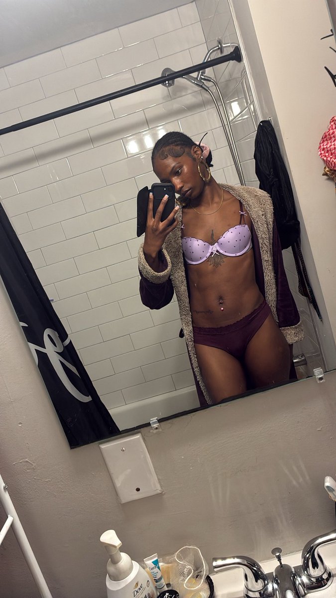 dabiggest_tinkk's tweet photo. Raw bitch no Trojan. https://t.co/cbrwfSmQfc