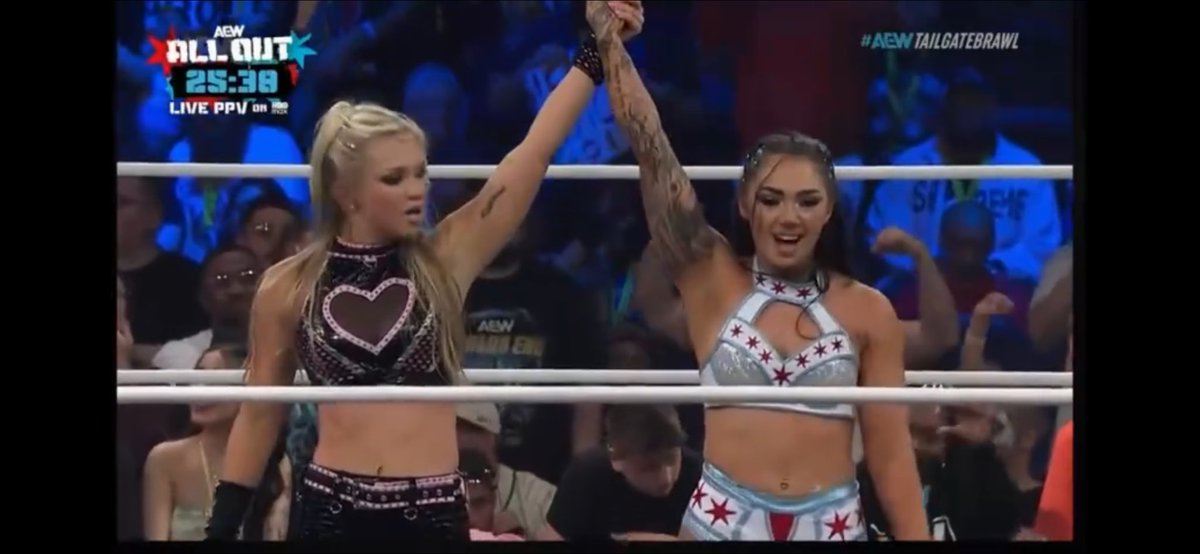 FitHCky's tweet photo. This is HER M*THERF*CKING CITY!
@Skyebyee
#AEW #AEWAllOut #AEWTailgateBrawl https://t.co/GQPPzrrKFq