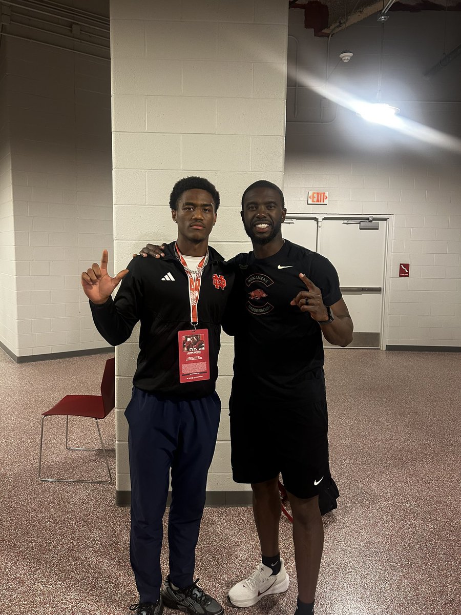 BraylonM7's tweet photo. After a great conversation with @Coach_Smith10 I am blessed to receive an offer to @ArkRazorbacks @Youngbullz22 @samspiegs @MDayneR21 @CoachDunn1 @AllenTrieu https://t.co/GvWUFwgc9X