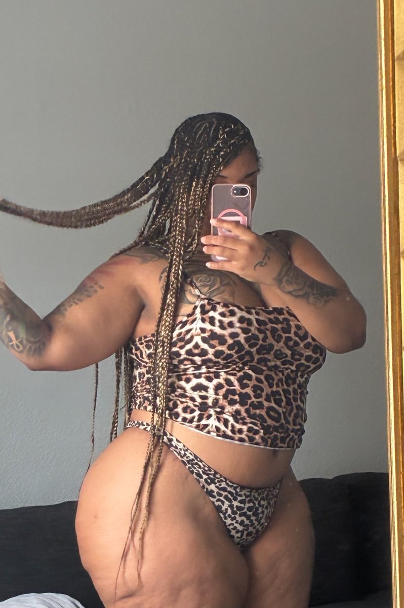 Tykeraakz's tweet photo. Black girl with heavyweight curves. https://t.co/23hBNUIG0F