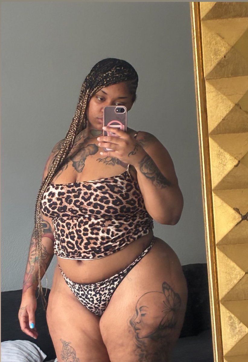 Tykeraakz's tweet photo. Black girl with heavyweight curves. https://t.co/23hBNUIG0F