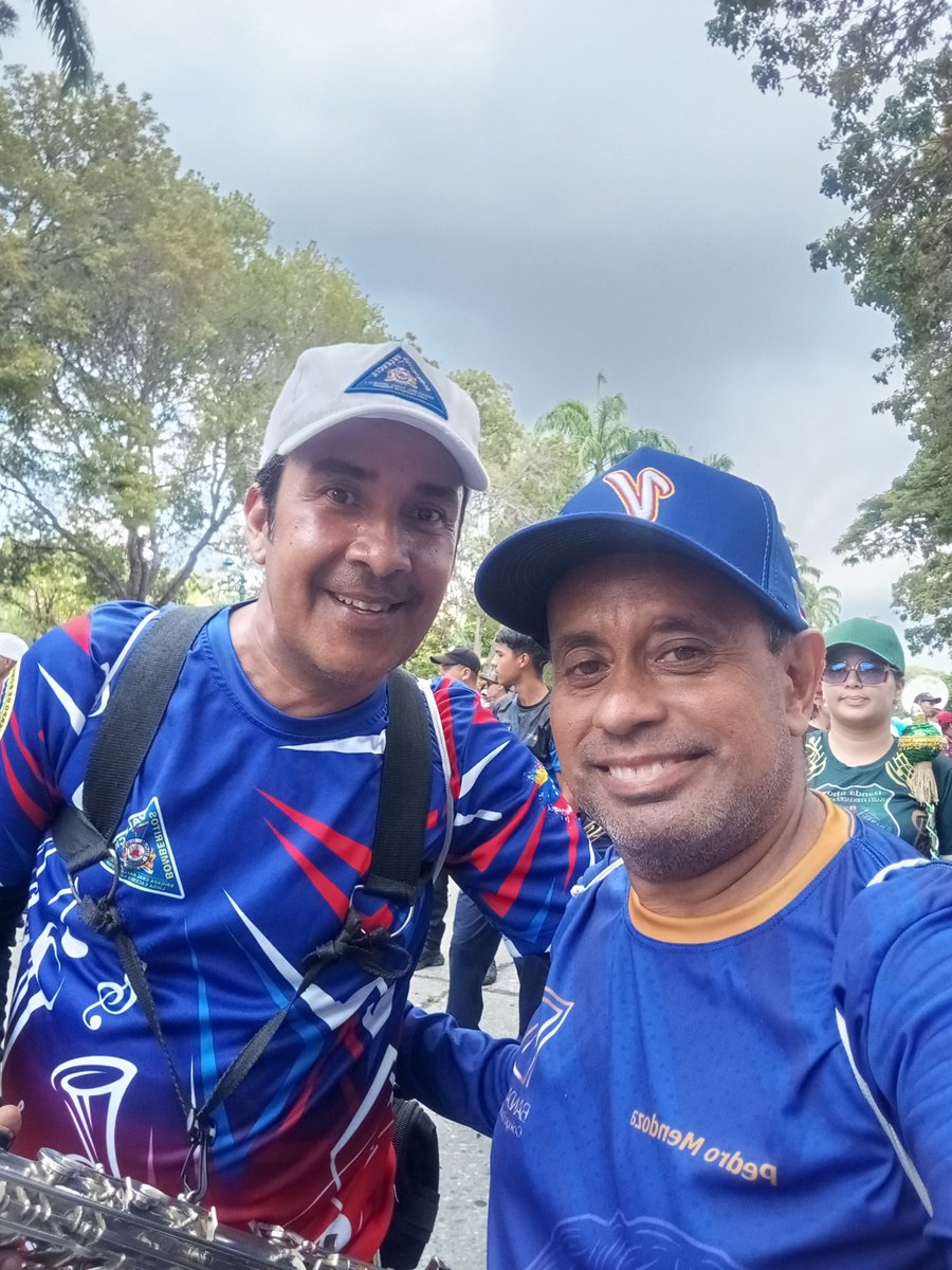 bscdonbosco's tweet photo. Ensayo, Récord Guinness en Caracas, con varios compañeros https://t.co/r1pYSKqSQw