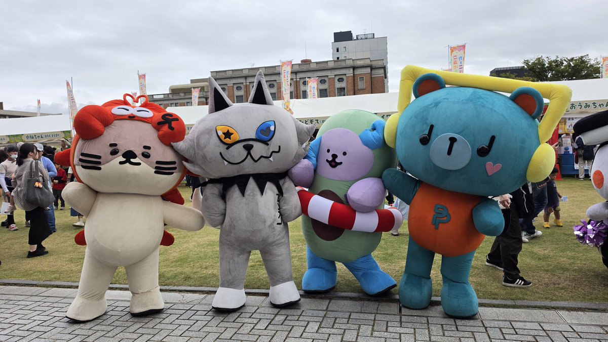 ThandarM20332's tweet photo. I totally get it—no matter who they're with, they always look like the youngest little sibling in the group 52252555555. Just a tiny little thing 🤏🏻

AVOCEAN SUGOIDESUNE

#LocalCharacterCarnival
#AVOCEAN https://t.co/XBvPZ2ZRB4