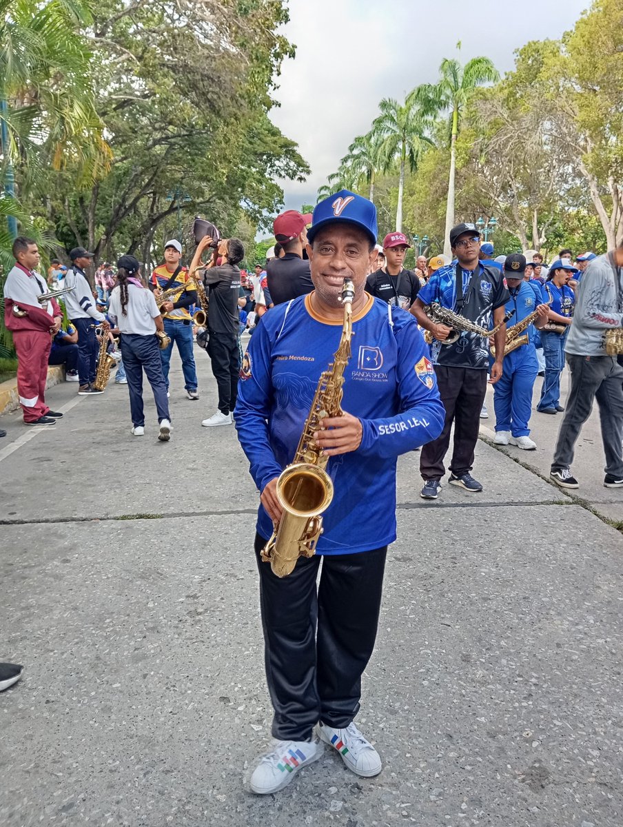bscdonbosco's tweet photo. Ensayo, Récord Guinness en Caracas, con varios compañeros https://t.co/r1pYSKqSQw